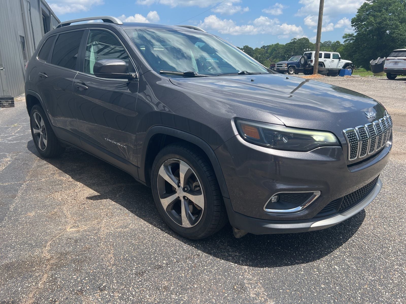 2019 Jeep Cherokee — side profile view