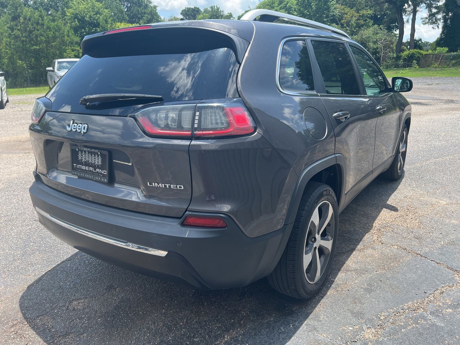 2019 Jeep Cherokee — rear three-quarter view