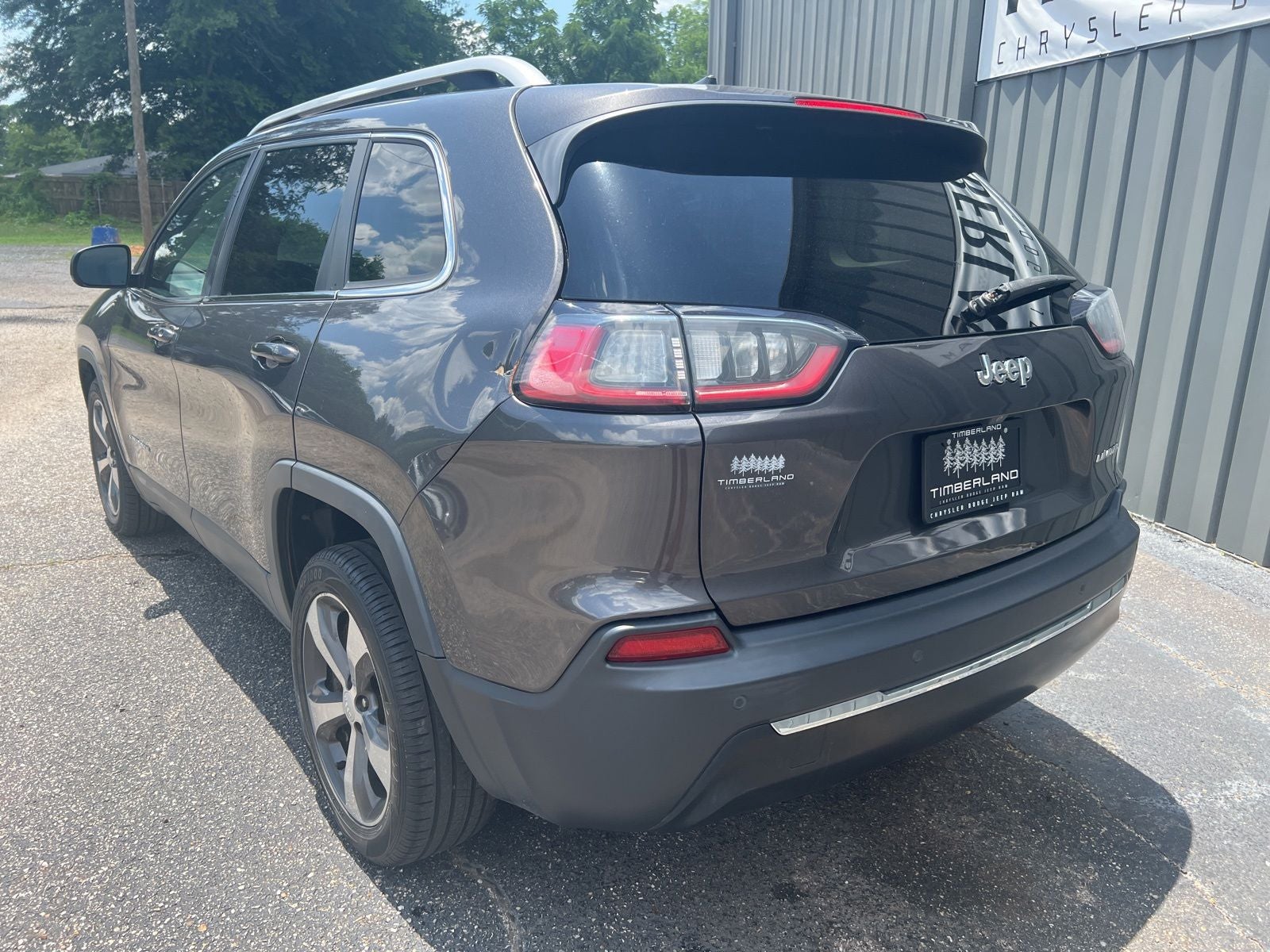 2019 Jeep Cherokee — interior view