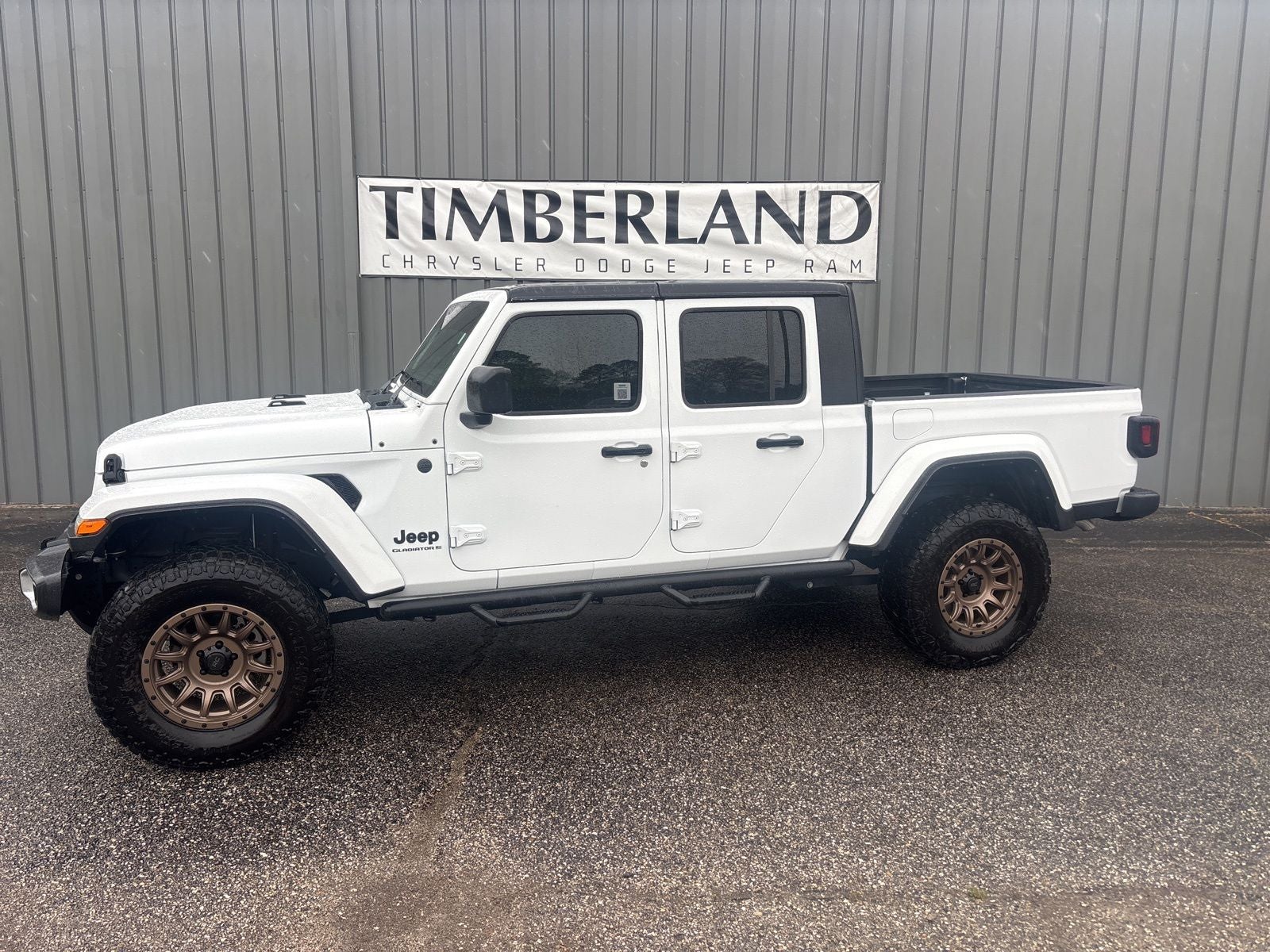 2024 Jeep Gladiator GLADIATOR SPORT S 4X4 in Bright White Clear-Coat Exterior Paint — front three-quarter view