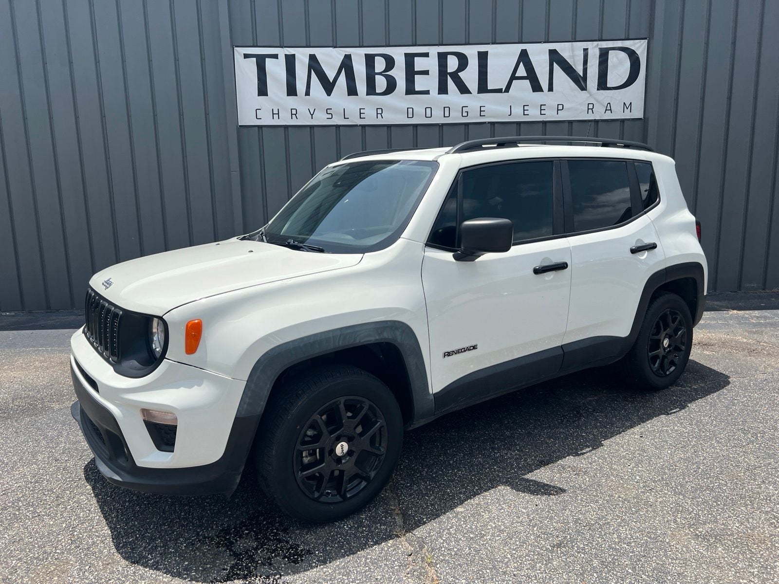 2022 Jeep Renegade Latitude 4x4 in Alpine White Clearcoat — front three-quarter view